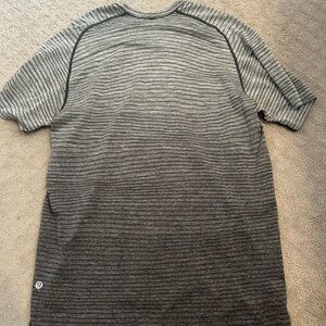Lululemon tshirt
